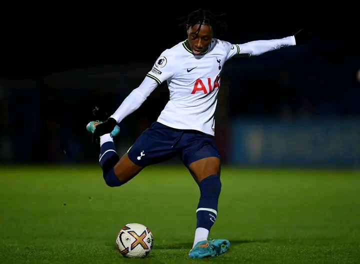 Tottenham are now in talks to extend talented 2003 born winger Romaine Mundle’s contract